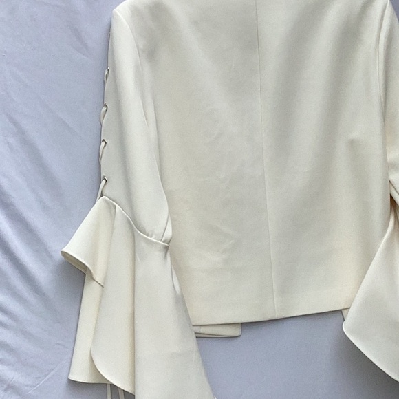 Elegant Vince Camuto short winter white jacket. Size 12 - Picture 10 of 10